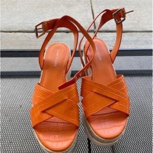 Marc fisher platform heels size 8 1/2